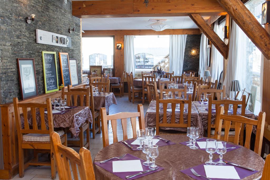 Hotel Restaurant La Darbella เลรูส ภายนอก รูปภาพ